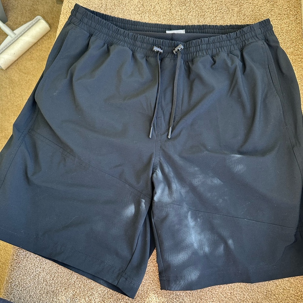 Columbia Black Sports Shorts size L